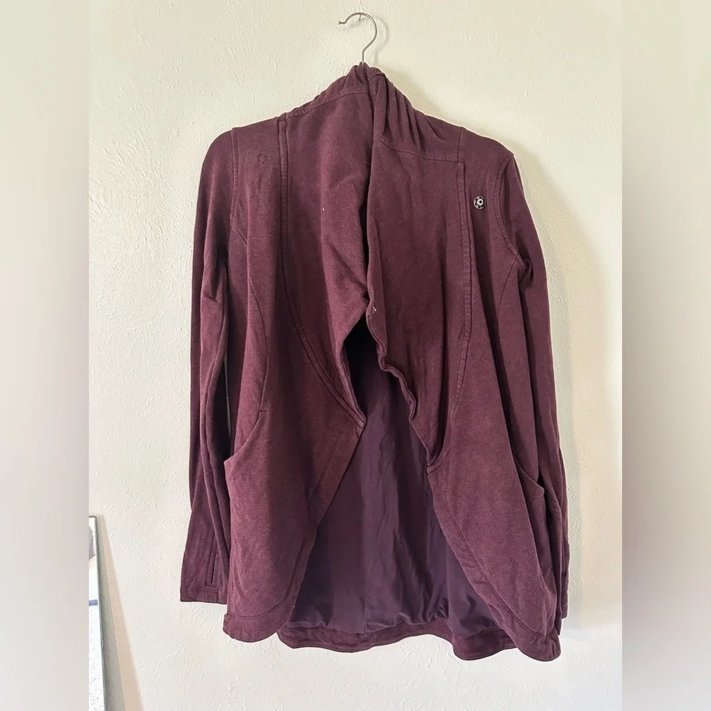 Lululemon That's A Wrap
Heathered Bordeaux Drama​​​ - Picture 9 of 13